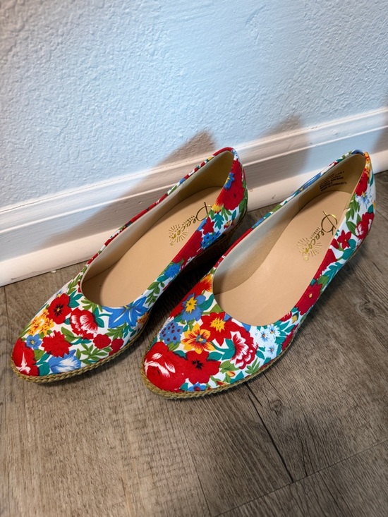 Beacon Apparel Shoes - Floral Canvas heels - Red Multi